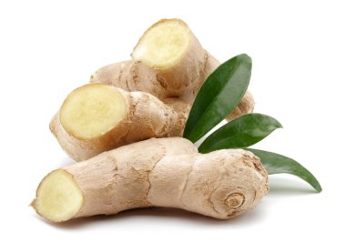 Zencefil kökü ile izole üzerinde beyaz arka plan bırakır