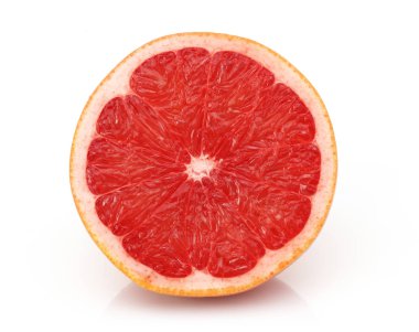 Beyaz arka plan üzerinde izole taze yarım greyfurt