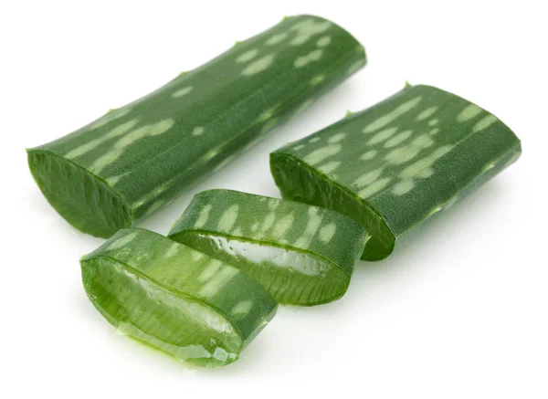 Diiris Aloe Vera Segar Terisolasi Latar Belakang Putih — Stok Foto