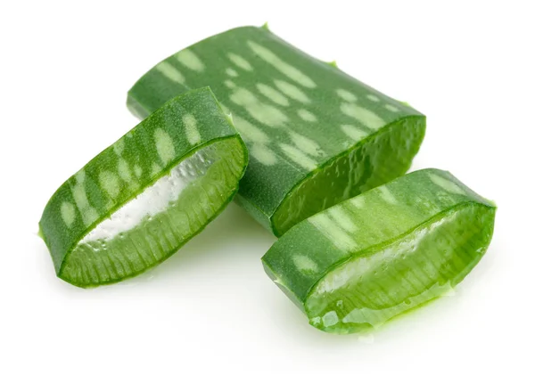 Diiris Aloe Vera Segar Terisolasi Latar Belakang Putih — Stok Foto