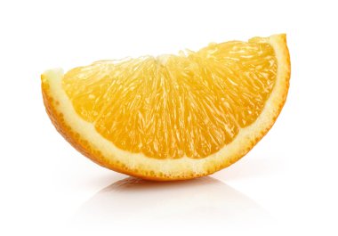 Beyaz arka plan üzerinde izole taze portakal dilim
