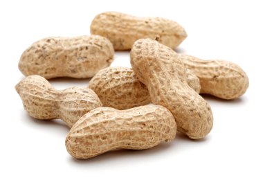 beyaz arkaplanda izole edilmiş yerfıstıkları