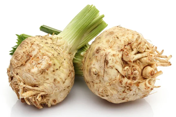 Celeriac Proaspăt Izolat Fundal Alb — Fotografie, imagine de stoc