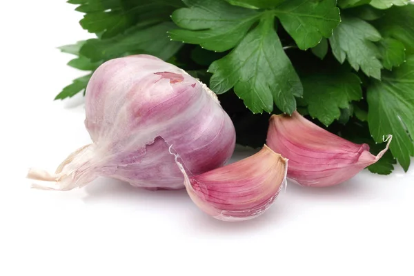 Whole Garlic Cloves Parsley White Background — Stock Photo, Image