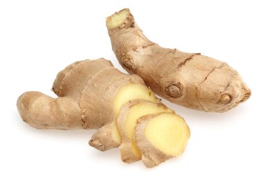 Beyaz arkaplanda taze zencefil kökü izole edildi