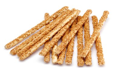 Beyaz arka plan üzerinde izole susamlı çubuk kraker