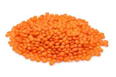 Beyaz arka plan üzerinde izole kırmızı mercimek