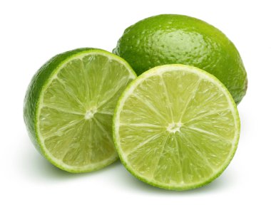 Beyaz arka plan üzerinde izole dilimlenmiş taze limon meyve
