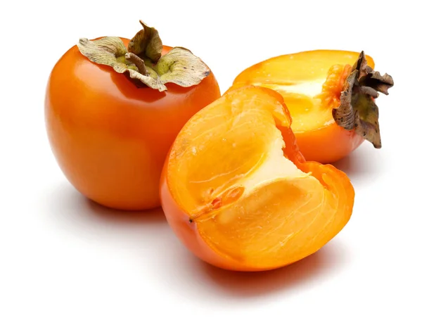 Frutas Cáqui Inteiras Fatiadas Isoladas Sobre Fundo Branco — Fotografia de Stock