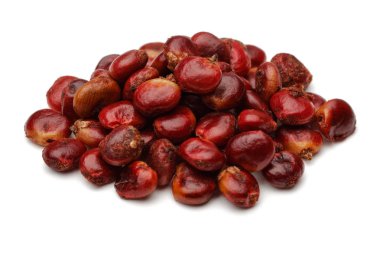 Beyaz arka plan üzerinde izole kurutulmuş sumak çilek