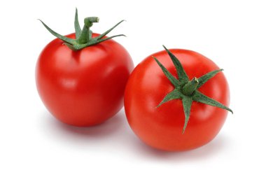 Beyaz arka plan üzerinde izole taze bütün domates