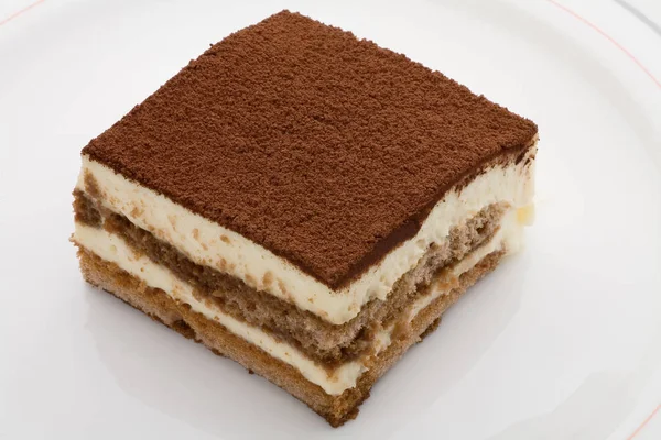 Bir Dilim Tiramisu Beyaz Plaka — Stok fotoğraf