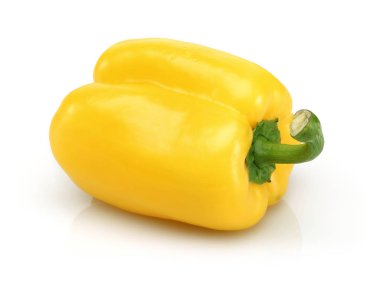 Sarı dolma biber beyaz arkaplanda izole edildi