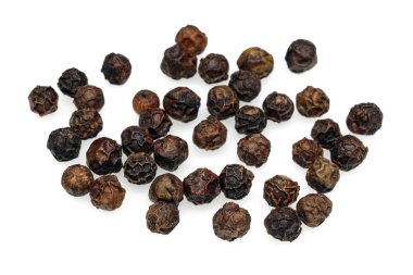 izole beyaz zemin üzerine siyah biber