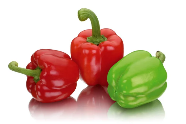 Červené Zelené Papriky Izolovaných Bílém Pozadí — Stock fotografie
