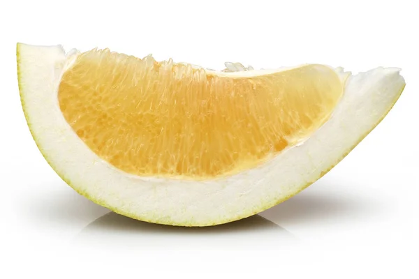 在白色背景上查出的新鲜柚子水果片 — 图库照片