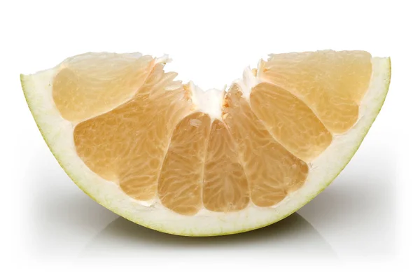 Rodaja Pomelo Fresco Aislado Sobre Fondo Blanco — Foto de Stock