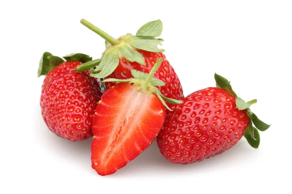 Fresas Enteras Medias Aisladas Sobre Fondo Blanco —  Fotos de Stock