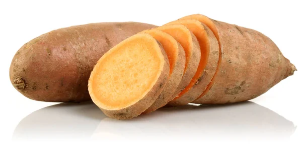 Beyaz Arka Planda Dilimlenmiş Tatlı Patates — Stok fotoğraf