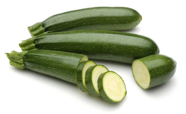Grön Zucchini Med Skivor Isolerad Vit Bakgrund — Stockfoto