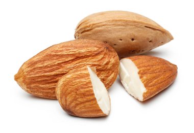 Beyaz üzerine izole edilmiş badem grubu