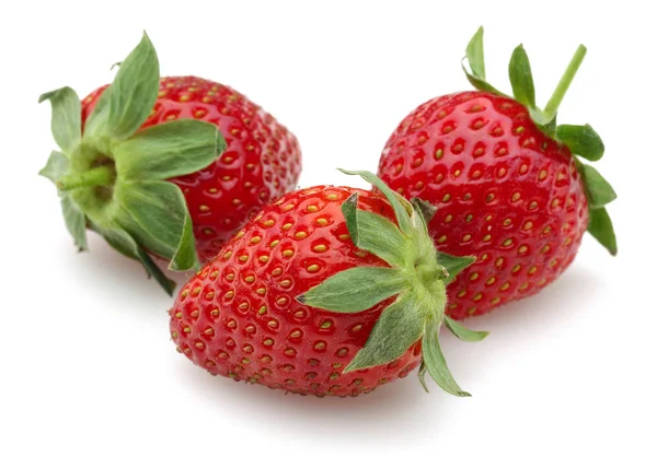 Fresas enteras aisladas en blanco — Foto de Stock