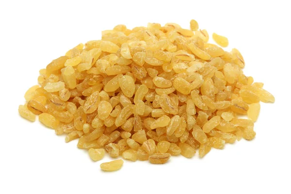 Bulgur taneleri üzerinde beyaz izole yığını