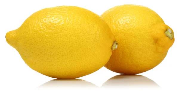 新鮮なレモンの果実を白で隔離 — ストック写真