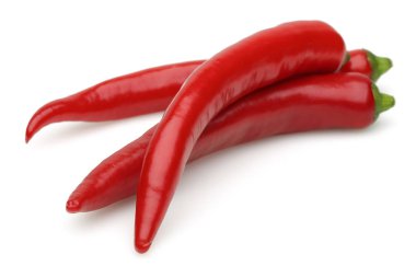 taze kırmızı biber üzerine beyaz izole