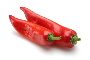 taze kırmızı biber üzerine beyaz izole