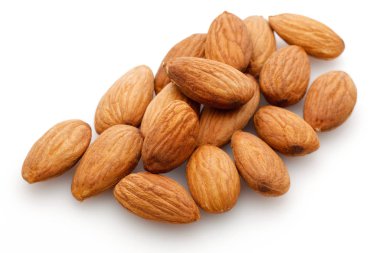 unas nueces aisladas en blanco