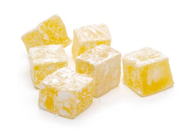 Türk lokumu beyaz izole yığını