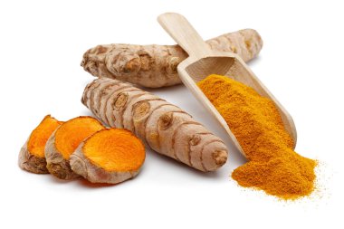 Dilimler ve curcuma taze zerdeçal