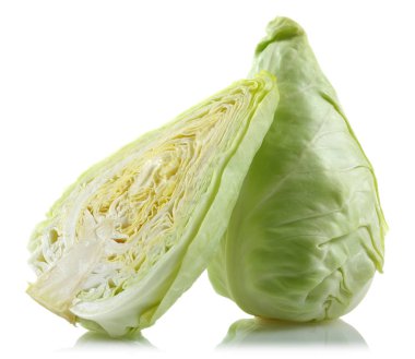 Taze yeşil lahana beyazda izole edilmiş
