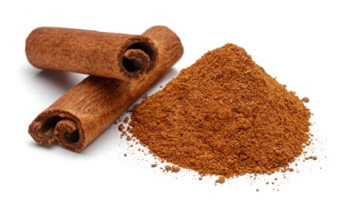 tarçın ve toz beyaz izole