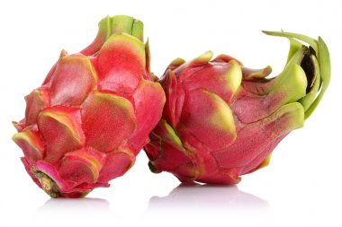 Bütün dragon meyve üzerinde beyaz izole