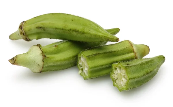 Färsk grön okra isolerad på vit — Stockfoto