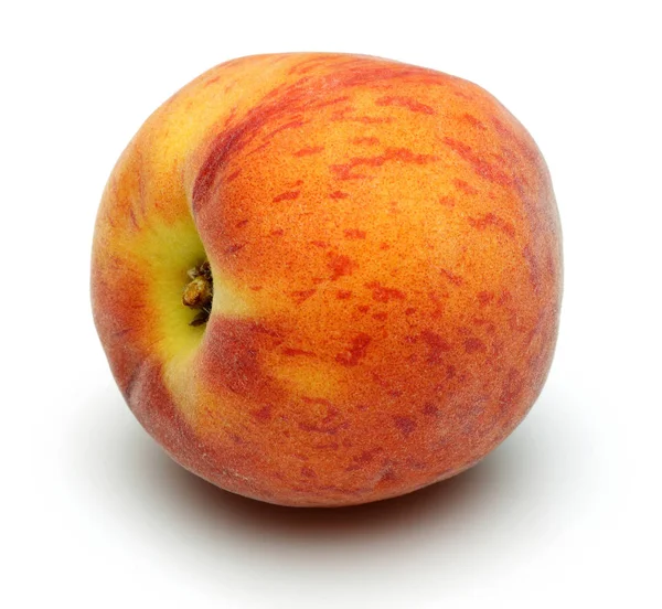 Стиглі фрукти персика ізольовані на білому — стокове фото