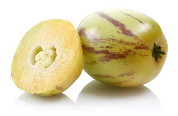 Fruits de melon Pepino isolés sur blanc — Photo