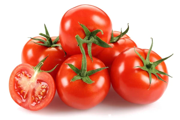 Polovina a celá čerstvá rajčata izolovaná na bílém — Stock fotografie
