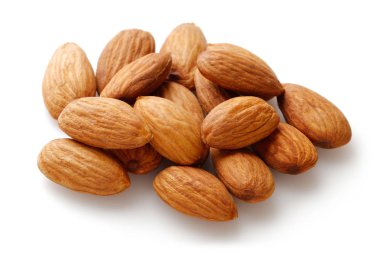 unas nueces aisladas en blanco