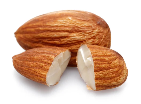 Beyaz üzerine izole edilmiş badem grubu