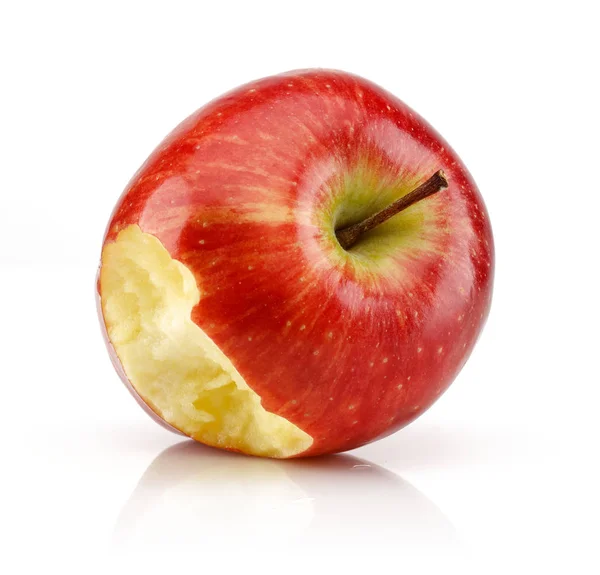 Manzana roja mordida aislada en blanco — Foto de Stock