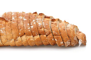 Beyaz üzerinde izole dilimlenmiş unlu buğday ekmeği