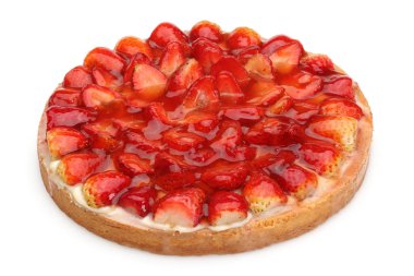 Çilekli tart üzerinde beyaz izole