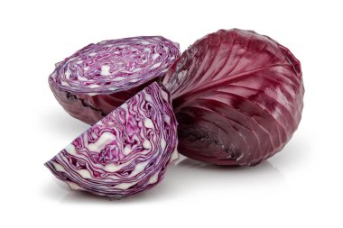 Beyaz üzerinde izole taze kırmızı lahana 