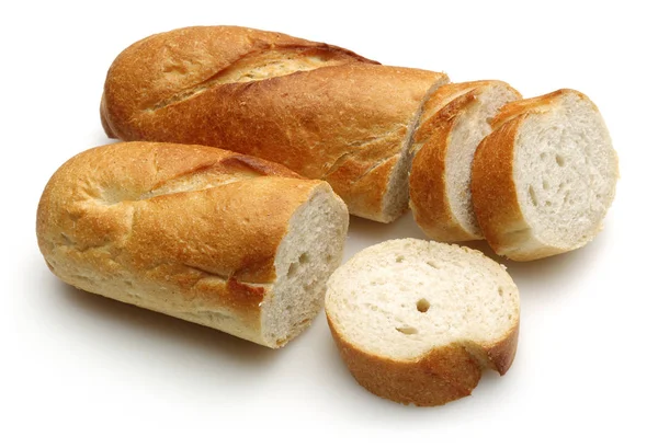 Pão francês, baguete com fatias isoladas — Fotografia de Stock