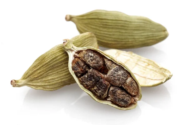 Cardamom pods and seeds isolated on white — Stock Photo, Image