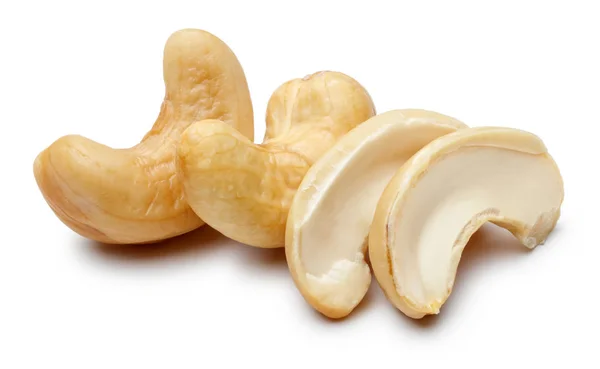 Råa cashewnötter isolerad på vit — Stockfoto
