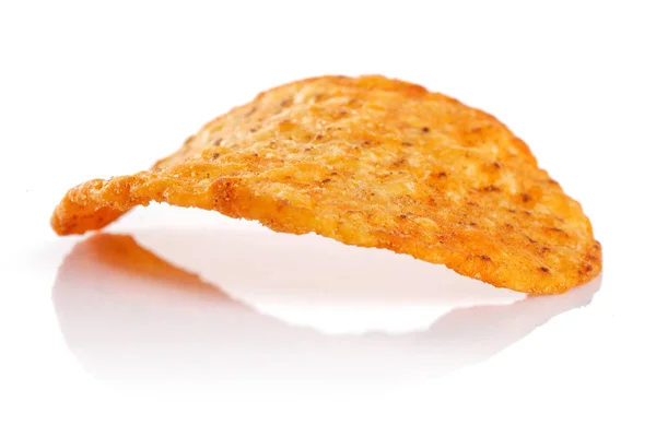Runder Mais-Chip isoliert auf weiß — Stockfoto